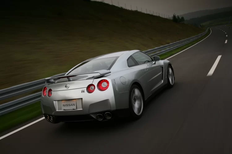 Nissan GT-R R35 (esta foto e as demais: divulgação Nissan)