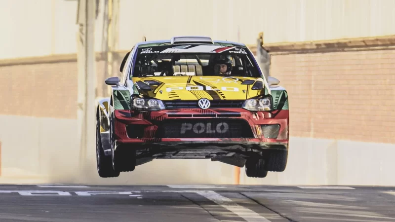 EX-DIRETOR DO TOP GEAR FILMA GINCANA COM O POLO