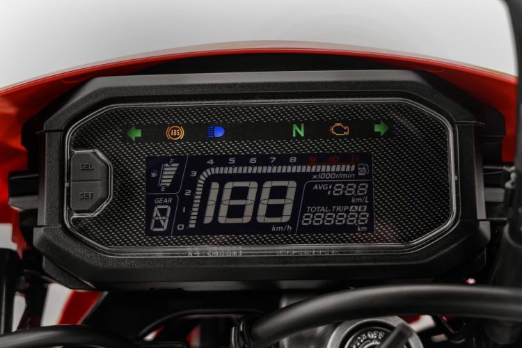 Painel de moto com luz de injeção/OBD (diagnóstioco abordo) acesa antes de ignição