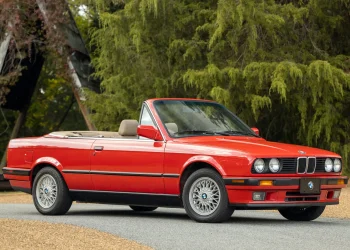 Foto ilustrativa: BMW 325i Conversível 1993 (bringaratrailer.com)