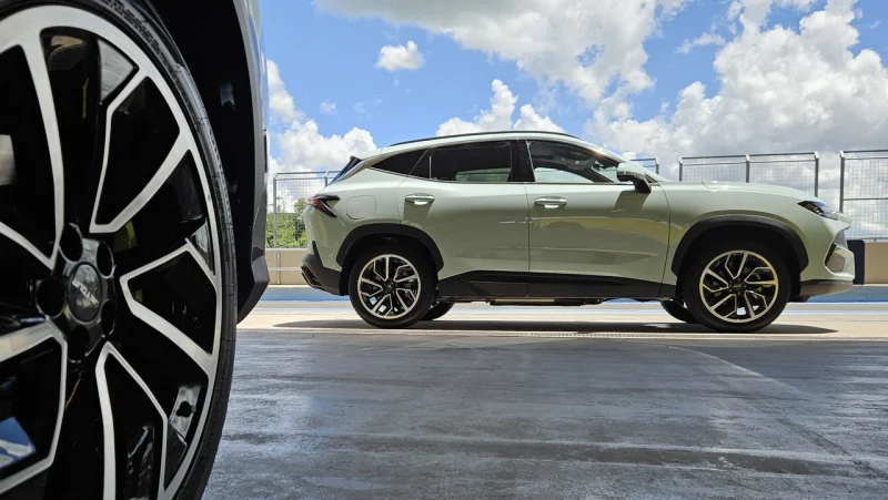 JETOUR S06: UM NOVO, E BONITO, SUVE MÉDIO CHINÊS URBANO