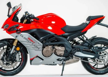 A nova motocicleta de origem chinesa tem motor de quatro cilindros (Foto: divulgação Shineray)