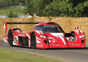 O  Toyota TS020 da temporada de 1998. (Foto: divulgação/Toyota)