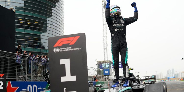 Kimi Antonelli expressa a alegria da sua primeira vitória na F-1 (Foto: Meredes)