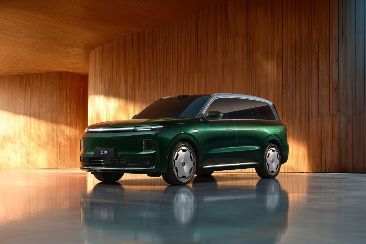 LEAPMOTOR REVELA O SUVE TOPO DE LINHA D19 COM OPÇÕES BEV E REEV