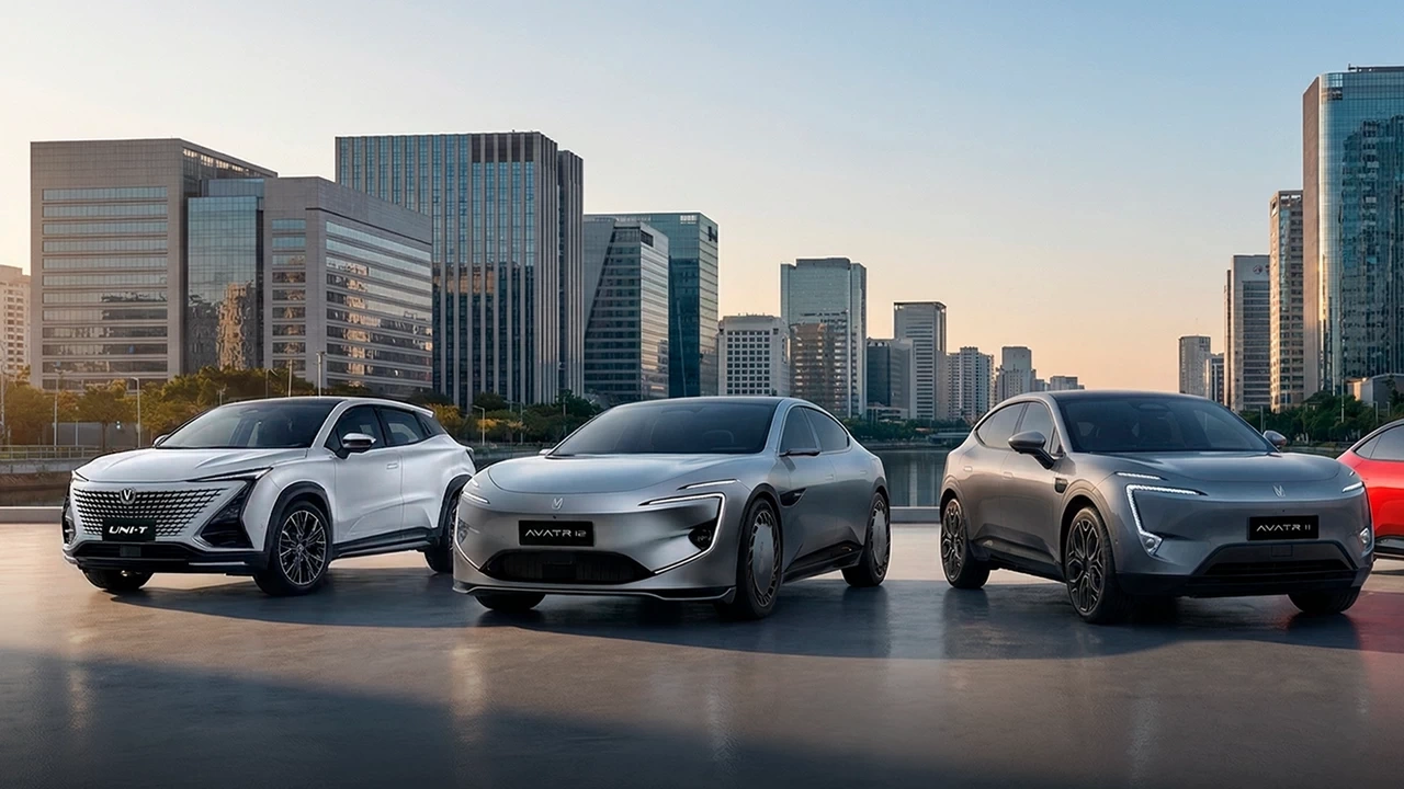 CHANGAN CONCORRENDO COM BMW E MERCEDES E AVATR COM FERRARI