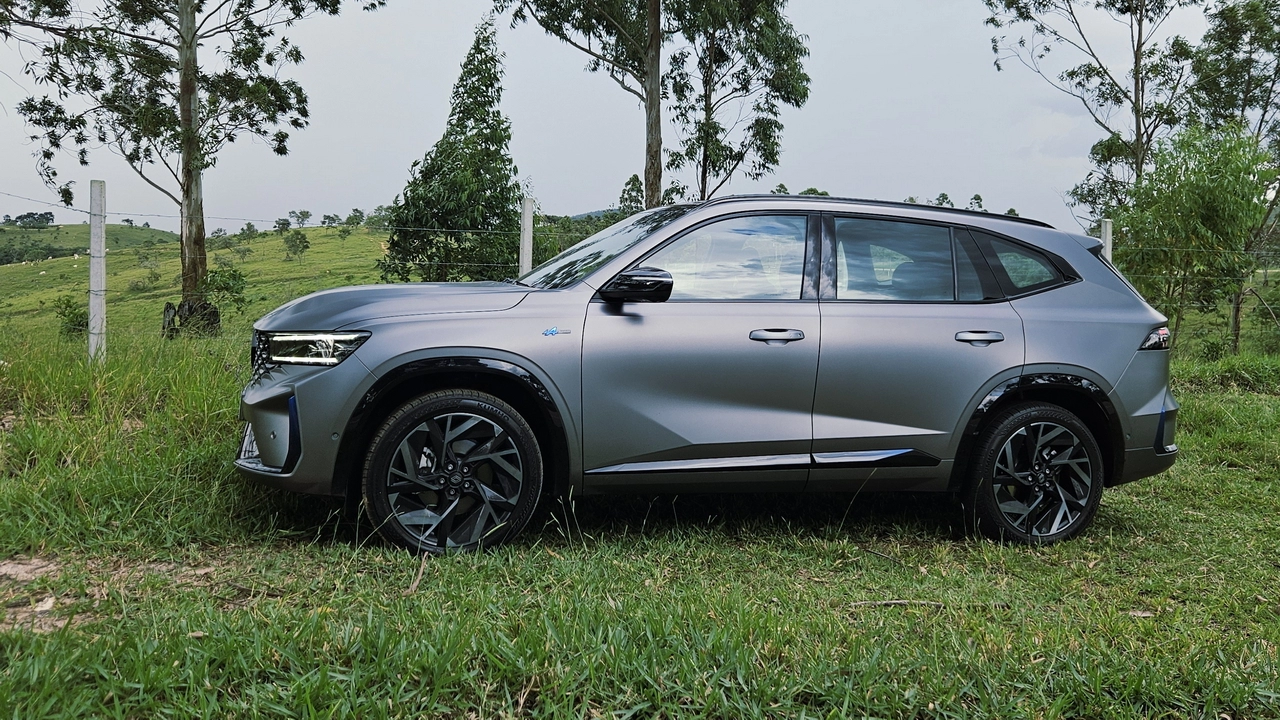 RENAULT KOLEOS E-TECH HYBRID: O RENAULT MAIS INTERESSANTE DOS ÚLTIMOS ANOS