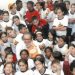 Chico Lelis com as crianças de Heliópolis (Foto: divulgação)