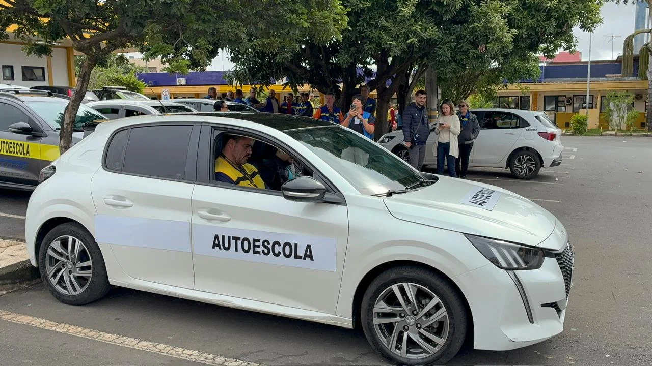 DETRAN-SP PASSA A PERMITIR O USO DE CARRO PRÓPRIO PARA A OBTENÇÃO DA CNH