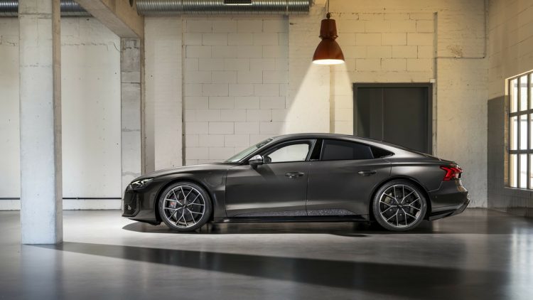Static photo,
Colour: Arabica grey metallic, customized paint finish, Audi exclusive