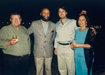 Da esq. para a dir.: Fernando Campos, Roberto Nasser, Caíque Ferreira e a esposa do Fernando, Marllene (Foto: acervo de Alexandre Campos)