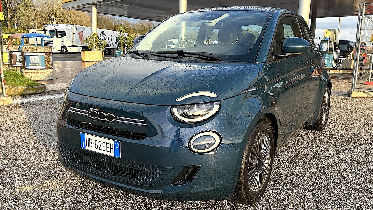 FIAT 500 HYBRID, NO USO (COM VÍDEO)