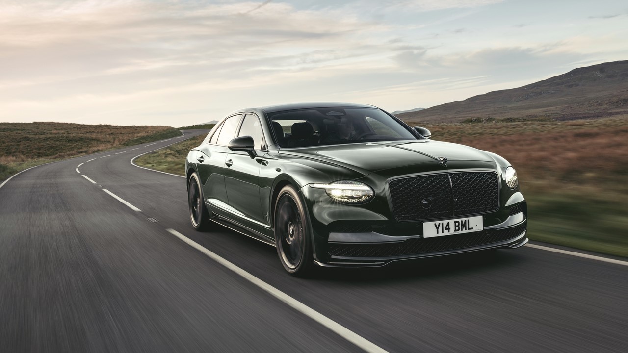BENTLEY FLYING SPUR, NOVO OLHAR ARISTOCRÁTICO PARA A LINHA 2026