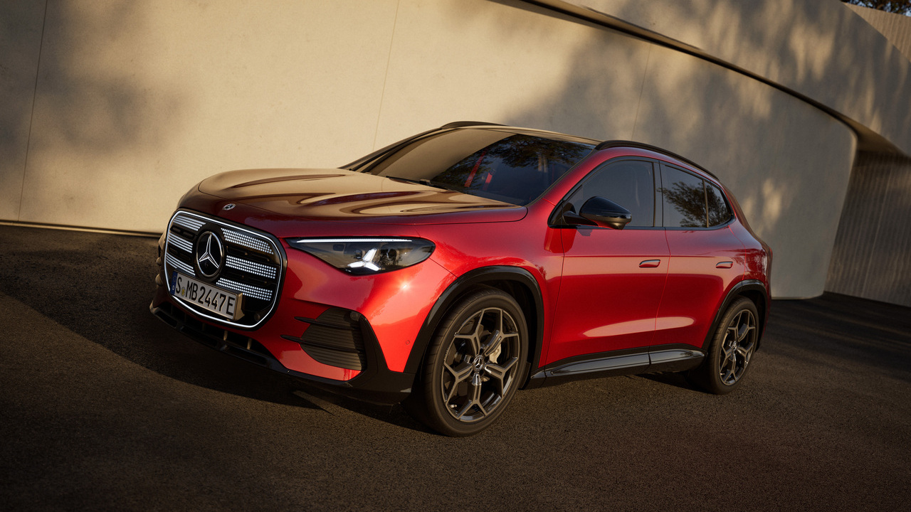 MERCEDES-BENZ GLA É REIVENTADO EM VERSÕES ELÉTRICA A BATERIA E SEMI-HÍBRIDAS DE 48 V