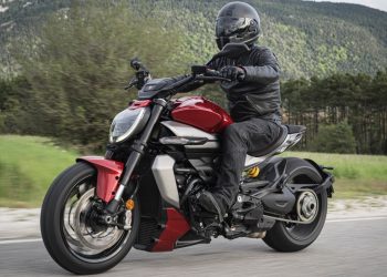 A sport cruiser da Ducat tem agora o motor V-4 derivado do MotoGP (Fotos: divulgação Ducati)