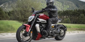A sport cruiser da Ducat tem agora o motor V-4 derivado do MotoGP (Fotos: divulgação Ducati)