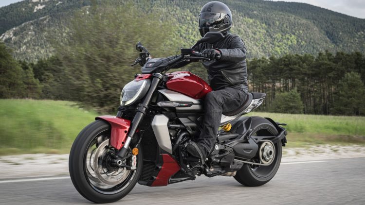 A sport cruiser da Ducat tem agora o motor V-4 derivado do MotoGP (Fotos: divulgação Ducati)