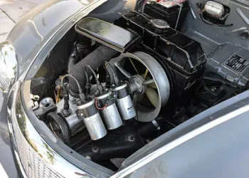Motor DKW no seu compartimento (Foto: The truth about cars)
