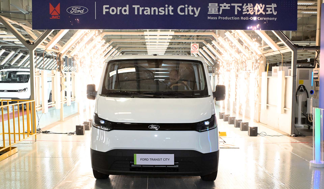 NOVO TRANSIT CITY ELÉTRICO TEM PRODUÇíO INICIADA NA FÁBRICA DA JMC-FORD, NA CHINA