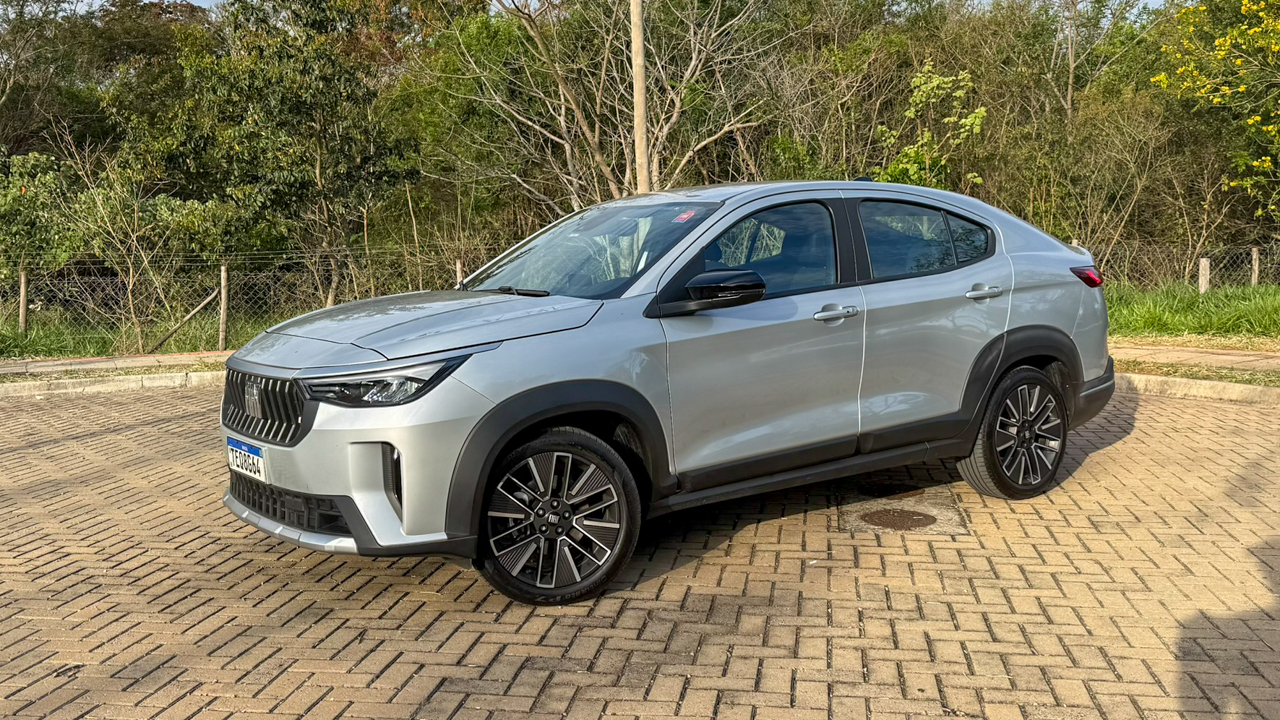 FIAT FASTBACK AUDACE T200 HYBRID: ELETRIFICAÇÃO NO USO