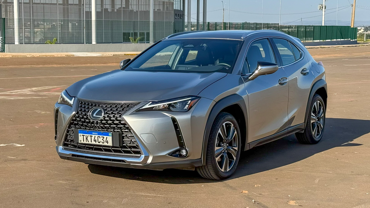 LEXUS UX 300h: QUANDO O SUVE COMEÇA A PARECER UM HATCH