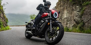 A Moto Morini Calibro tem proposta custom mas com um comportamento um pouco mais dinâmico (Foto: divulgação Moto Morini)